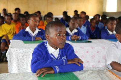 ugandiske børn i klasselokale